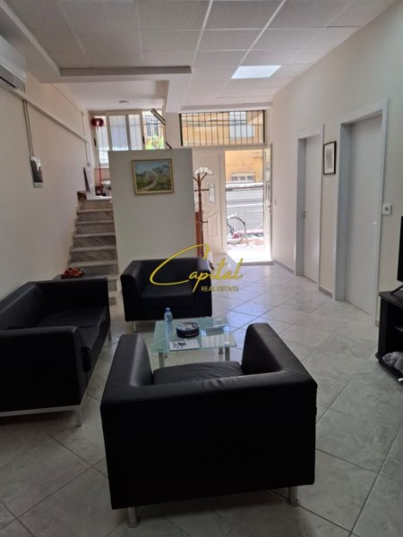 Tirane, jepet me qera apartament 2+1 Kati 1, 107 m² 750 € (21 DHJETORI)