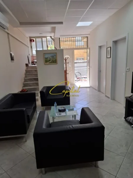 Tirane, jepet me qera apartament 2+1 Kati 1, 107 m² 750 € (21 DHJETORI)
