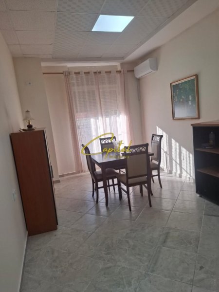 Tirane, jepet me qera apartament 2+1 Kati 1, 107 m² 750 € (21 DHJETORI)