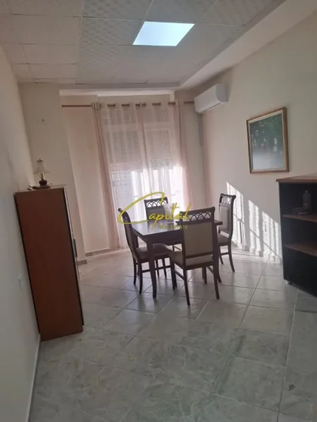 Tirane, jepet me qera apartament 2+1 Kati 1, 107 m² 750 € (21 DHJETORI)