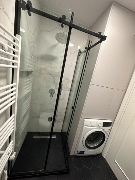 Tirane, jepet me qera apartament 3+1 Kati 5, 130 m² 1.100 € (Pran gener 2)