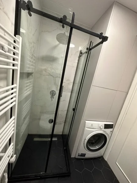 Tirane, jepet me qera apartament 3+1 Kati 5, 130 m² 1.100 € (Pran gener 2)