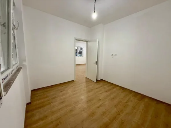 Shitet apartament 1+1+verande , 135.000 €