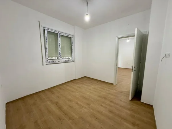Shitet apartament 1+1+verande , 135.000 €
