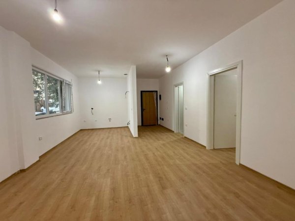 Shitet apartament 1+1+verande , 135.000 €