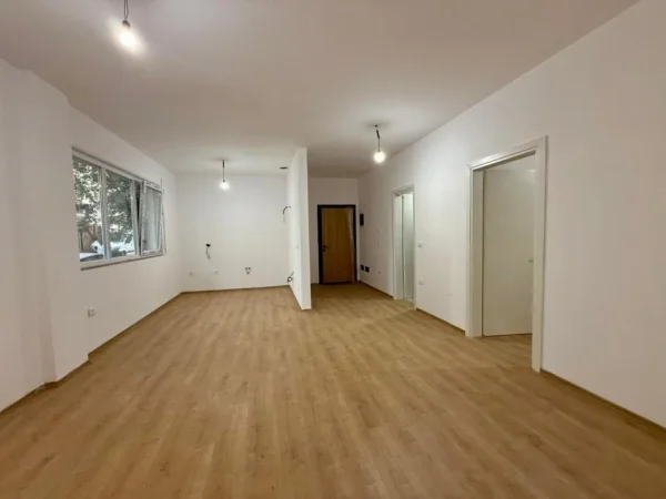 Shitet apartament 1+1+verande , 135.000 €
