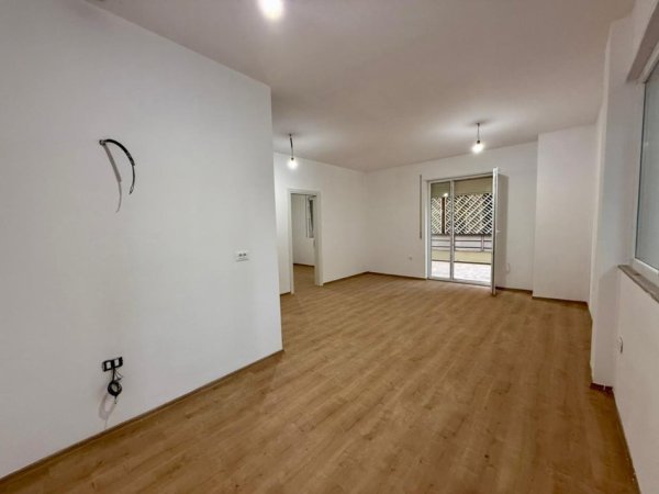 Shitet apartament 1+1+verande , 135.000 €