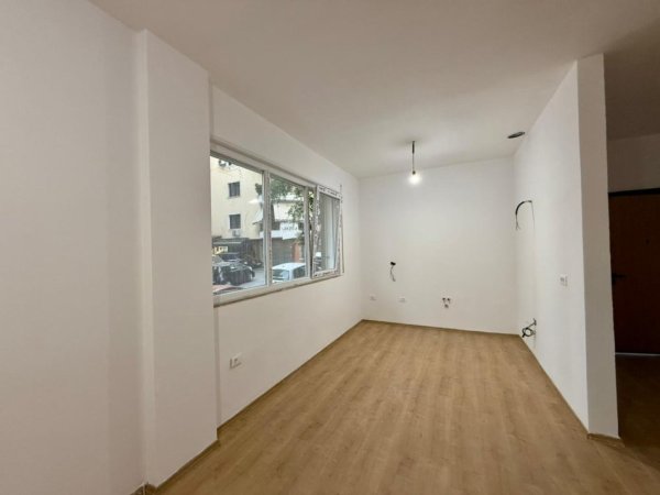 Shitet apartament 1+1+verande , 135.000 €