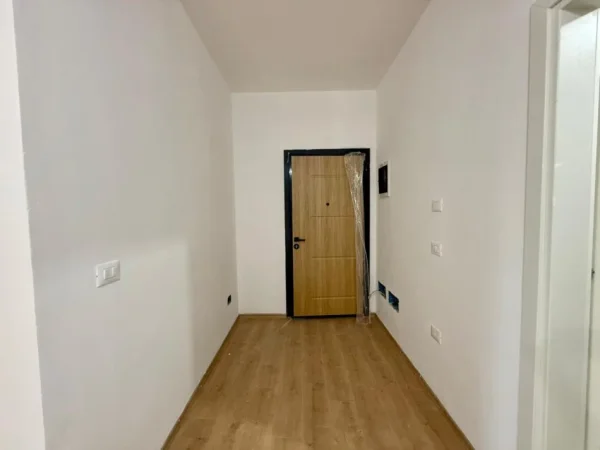 Shitet apartament 1+1+verande , 135.000 €