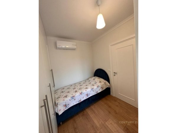 Tirane, jepet me qera apartament 3+1+Ballkon Kati 5, 125 m² 1.100 € (Jordan Misja)