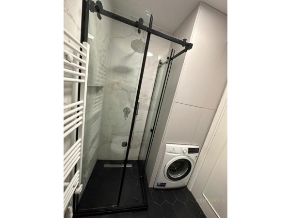 Tirane, jepet me qera apartament 3+1+Ballkon Kati 5, 125 m² 1.100 € (Jordan Misja)