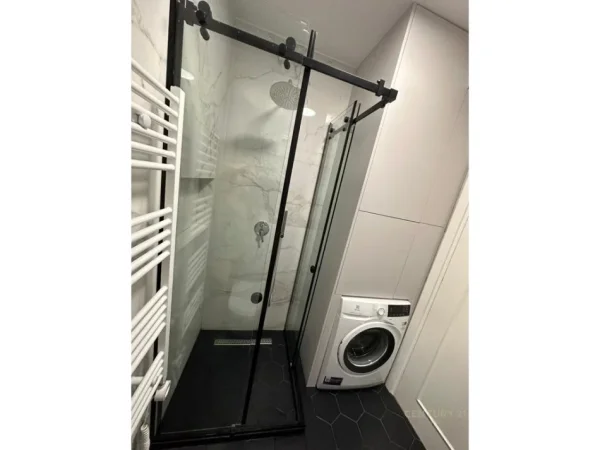 Tirane, jepet me qera apartament 3+1+Ballkon Kati 5, 125 m² 1.100 € (Jordan Misja)