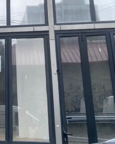 Tirane, jepet me qera dyqan Kati 0, 150 m² 1.500 € (RRUGA E KAVAJES)