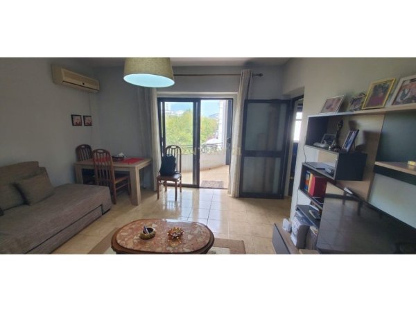 Tirane, shitet apartament 1+1 Kati 4, 54 m² 99.000 € (Xhamlliku)