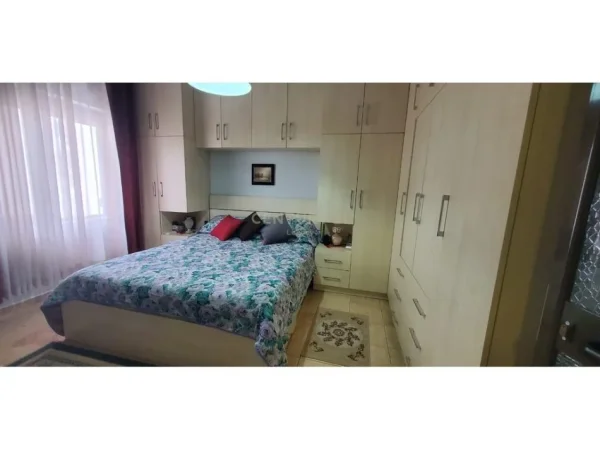 Tirane, shitet apartament 1+1 Kati 4, 54 m² 99.000 € (Xhamlliku)