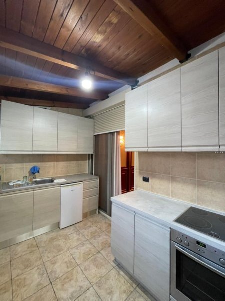 Tirane, jepet me qera apartament 1+1 Kati 6, 130 m² 1.100 € (PAZARI RI)