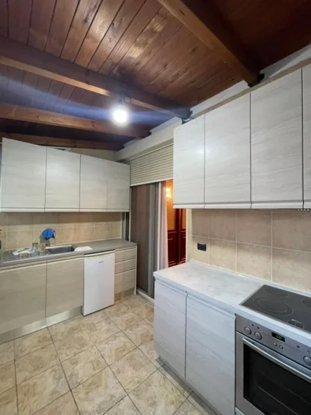 Tirane, jepet me qera apartament 1+1 Kati 6, 130 m² 1.100 € (PAZARI RI)