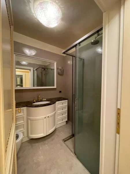 Tirane, jepet me qera apartament 1+1 Kati 6, 130 m² 1.100 € (PAZARI RI)