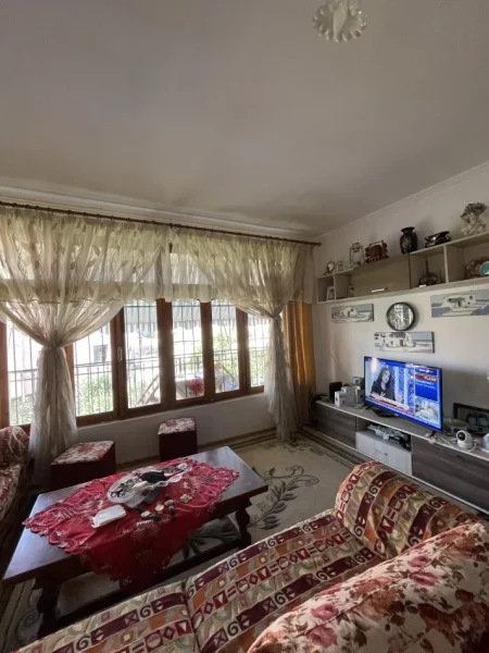 Tirane, jepet me qera apartament 2+1+Ballkon Kati 2, 100 m² 350 € (Selite)