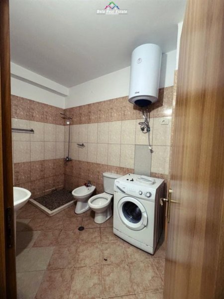 Tirane, jepet me qera apartament 2+1 Kati 8, 110 m² 500 € (mikel maruli)