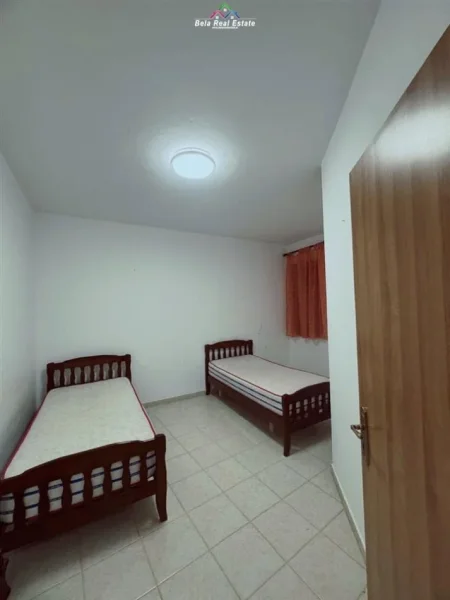 Tirane, jepet me qera apartament 2+1 Kati 8, 110 m² 500 € (mikel maruli)