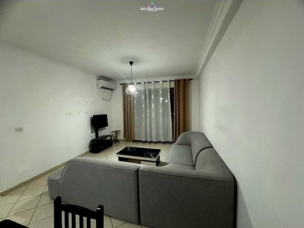 Tirane, jepet me qera apartament 2+1 Kati 8, 110 m² 500 € (mikel maruli)