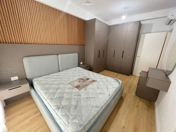 Tirane, jepet me qera apartament 1+1+Ballkon Kati 7, 70 m² 500 € (ali demi)