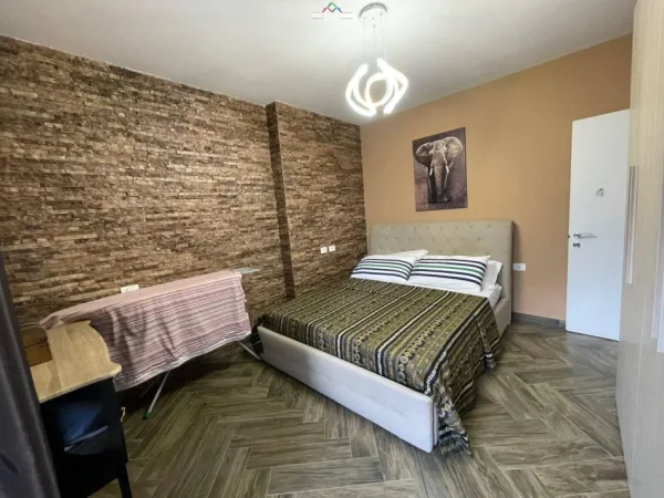 Tirane, jepet me qera apartament 1+1+Ballkon Kati 4, 57 m² 500 € (selite)