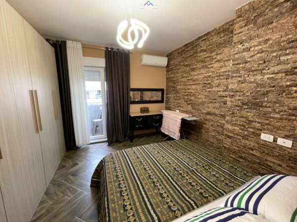 Tirane, jepet me qera apartament 1+1+Ballkon Kati 4, 57 m² 500 € (selite)