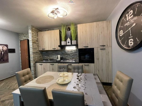 Tirane, jepet me qera apartament 1+1+Ballkon Kati 4, 57 m² 500 € (selite)