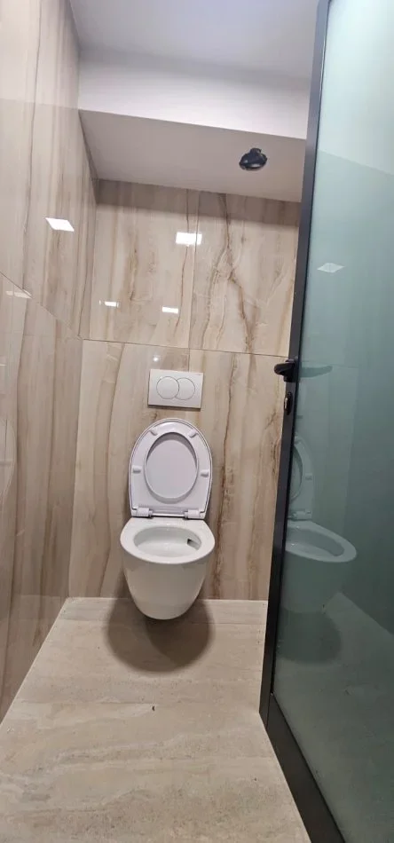 Tirane, jepet me qera dyqan Kati 0, 200 m² 3.800 € (BLLOKU)