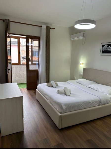 Tirane, jepet me qera apartament 2+1 Kati 3, 70 m² 1.000 € (BLLOKU)