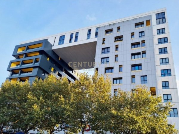 Tirane, jepet me qera ambjent biznesi Kati 0, 105 m² 4.000 € (Square21)