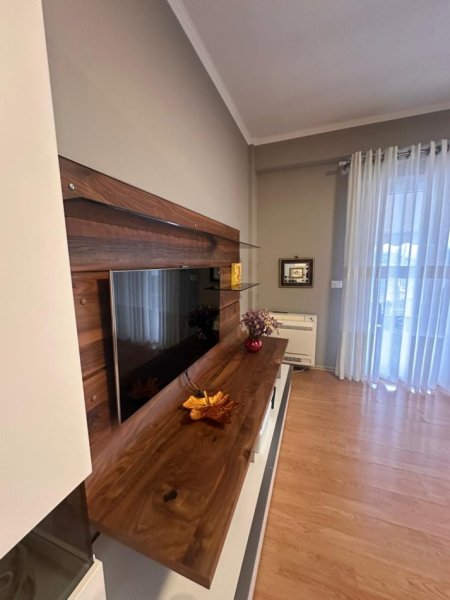 Tirane, jepet me qera apartament 1+1+Aneks+Ballkon Kati 4, 67 m² 600 € 