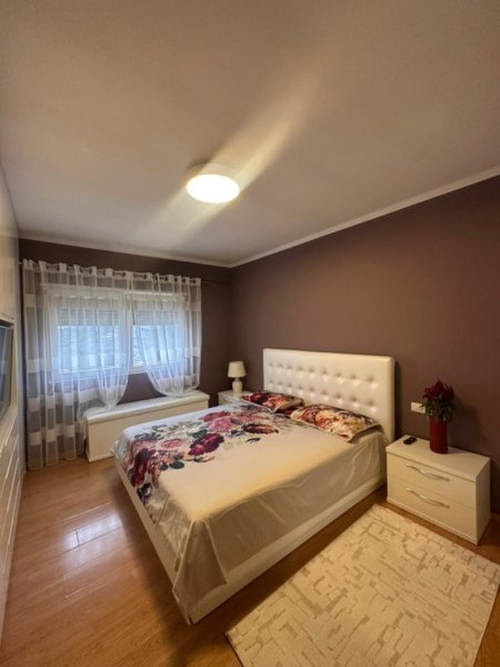 Tirane, jepet me qera apartament 1+1+Aneks+Ballkon Kati 4, 67 m² 600 € 