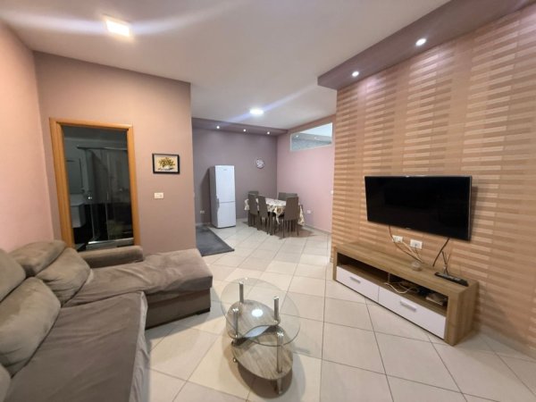 Tirane, jepet me qera apartament 2+1+Aneks+Ballkon Kati 6, 84 m² 600 € (St Trenit Bulevardi Ri)