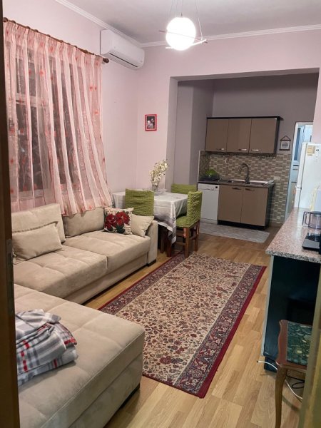 Tirane, jepet me qera shtepi 3+1+Ballkon , 111 m² 750 € (Rruga Bardhyl)