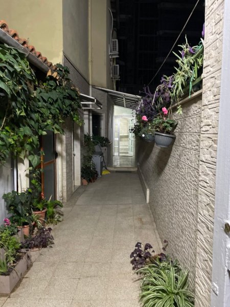 Tirane, jepet me qera shtepi 3+1+Ballkon , 111 m² 750 € (Rruga Bardhyl)
