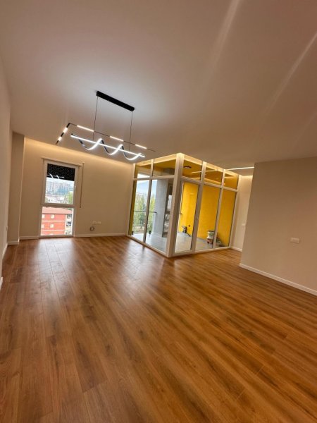 Tirane, shes apartament 2+1+Ballkon , 119 m² 185.000 € (bulevardi i ri)