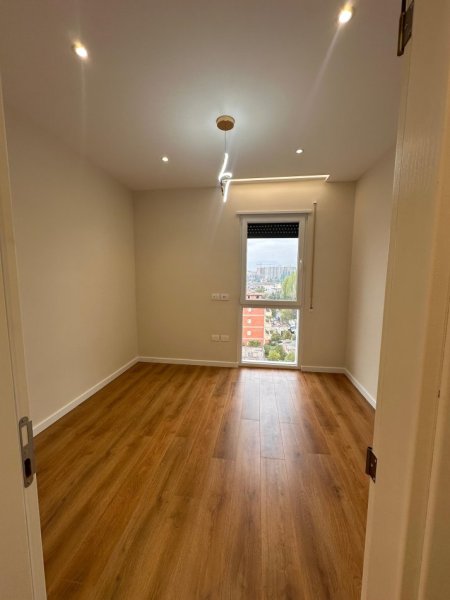 Tirane, shes apartament 2+1+Ballkon , 119 m² 185.000 € (bulevardi i ri)