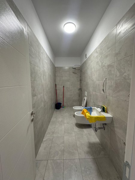 Tirane, shes apartament 2+1+Ballkon , 119 m² 185.000 € (bulevardi i ri)