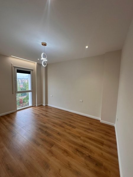 Tirane, shes apartament 2+1+Ballkon , 119 m² 185.000 € (bulevardi i ri)