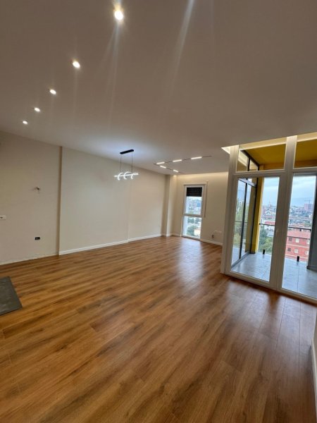 Tirane, shes apartament 2+1+Ballkon , 119 m² 185.000 € (bulevardi i ri)