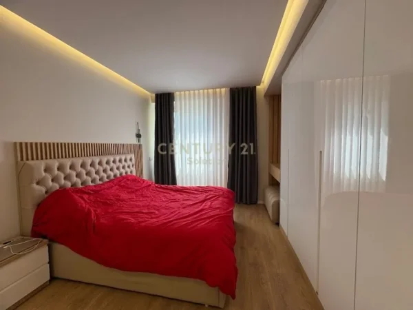Tirane, jepet me qera apartament 2+1+Aneks+Ballkon Kati 3, 105 m² 1.500 € (Liqeni thate)