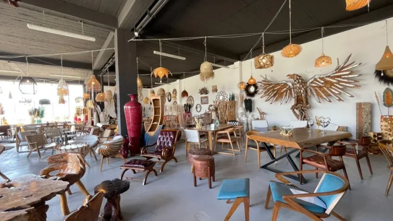 Tirane, shitet ambjent biznesi , 1.870 m² 2.500.000 € (Autostrada Tiranë–Durrës)