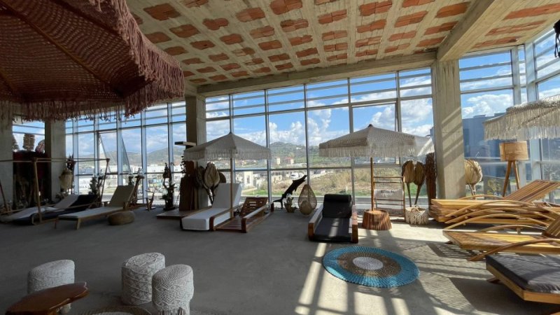 Tirane, shitet ambjent biznesi , 1.870 m² 2.500.000 € (Autostrada Tiranë–Durrës)