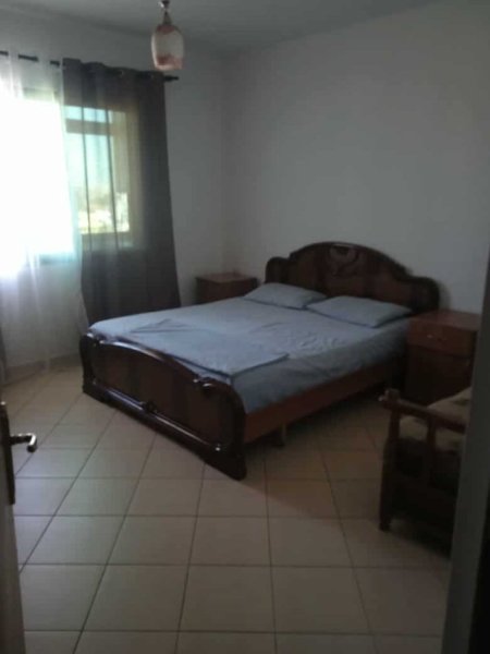 Tirane, jap me qera apartament 1+1+Ballkon , 300 € (Tek Treshi, Kthesa e Kamzes)