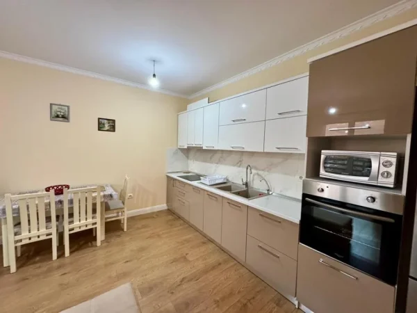 Tirane, jepet me qera apartament 2+1 Kati 5, 550 € (Xhanfize keko)