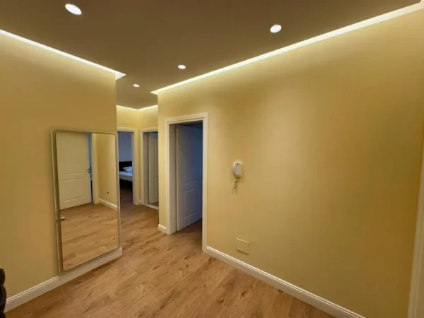 Tirane, jepet me qera apartament 2+1 Kati 5, 550 € (Xhanfize keko)