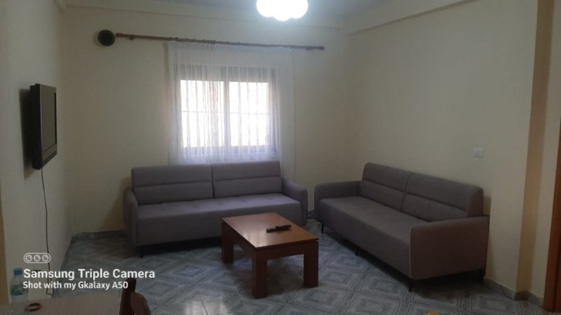 Tirane, jepet me qera Vile 2+1 Kati 2, 80 m² 400 € (Pranë Shkollës Tirana Jonë, tek 5 Maj, Tiranë)